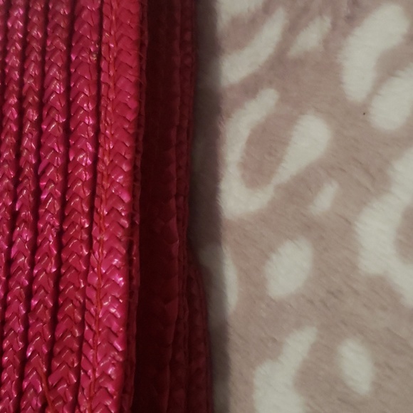 Hot pink vintage clutch...straw weaved. Medium sized. - Picture 7 of 7